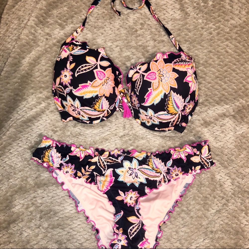 SHADE & SHORE Ruffled Bikini with Tassel